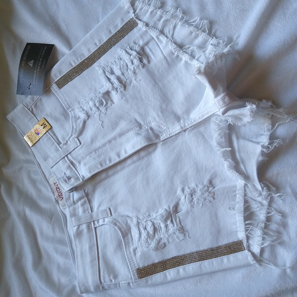 NWT: MEDIUM: WHITE. DISTRESSED AND EMBELLISHED SHORTS
